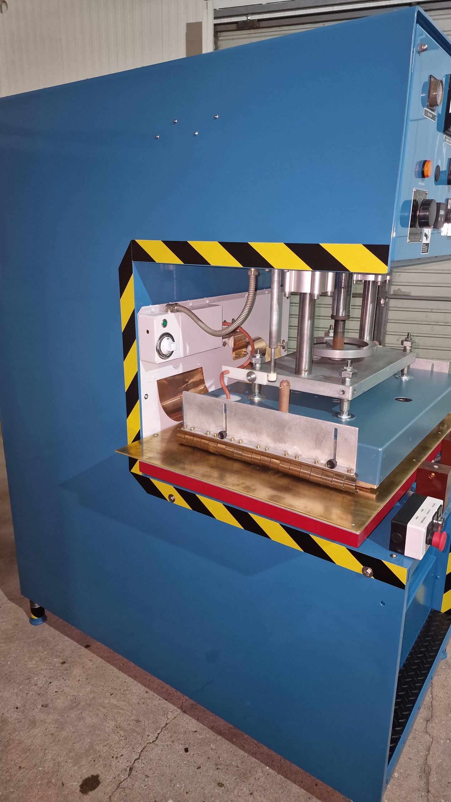 Radio frequency welder press 10 Kw. Maquina de alta frequencia10 Kw.