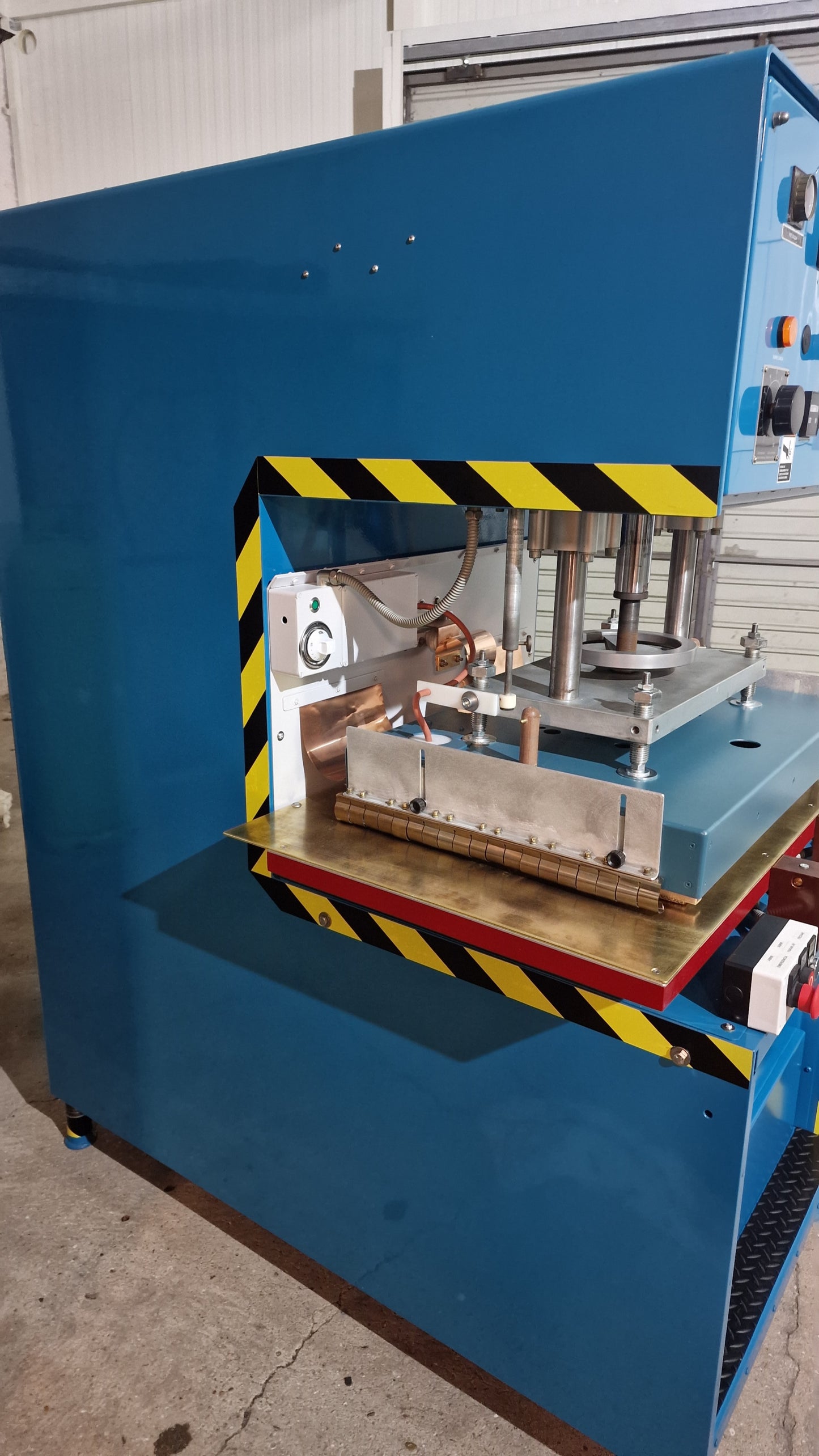 Radio frequency welder press 10 Kw. Maquina de alta frequencia10 Kw.