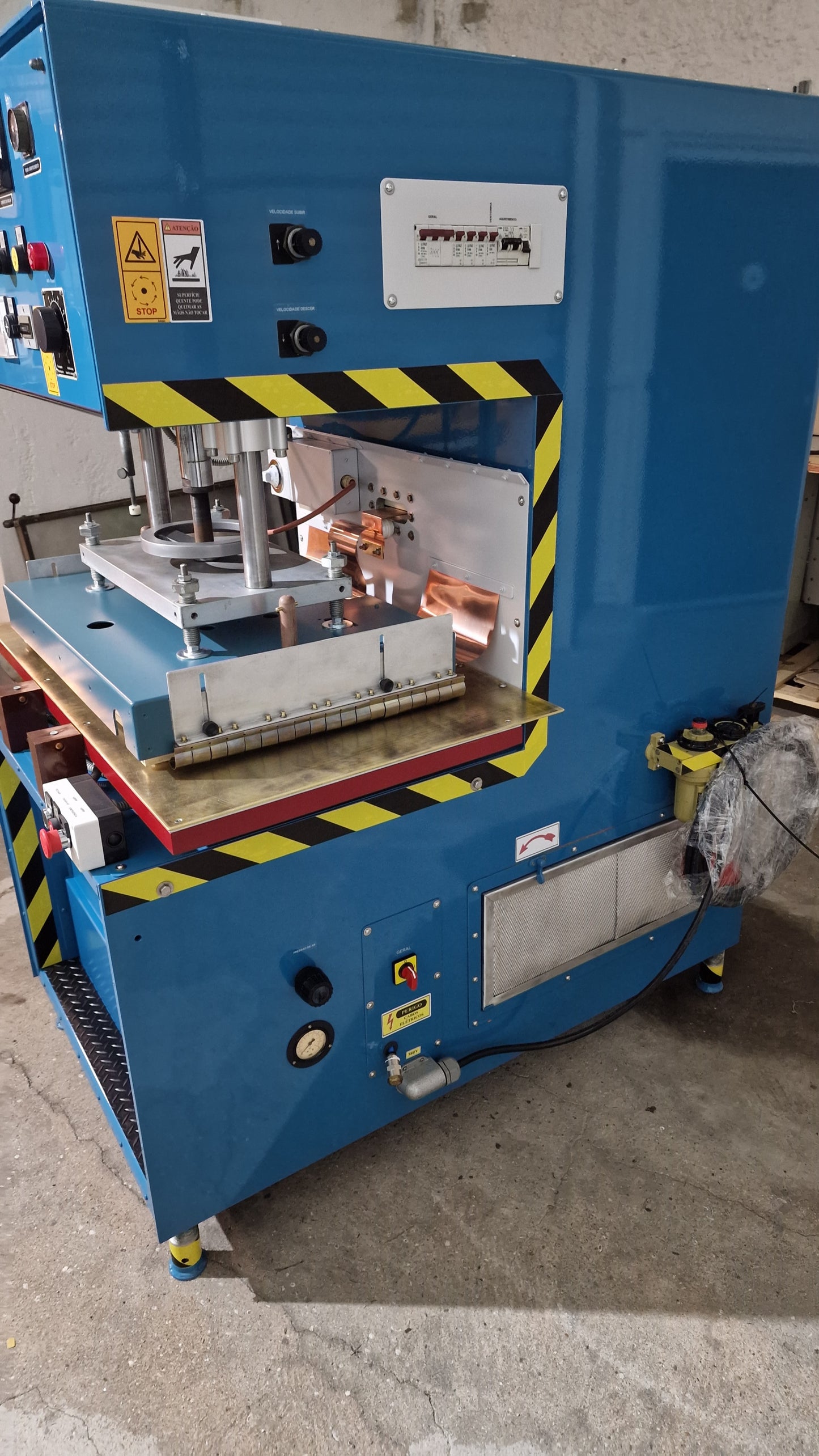 Radio frequency welder press 10 Kw. Maquina de alta frequencia10 Kw.