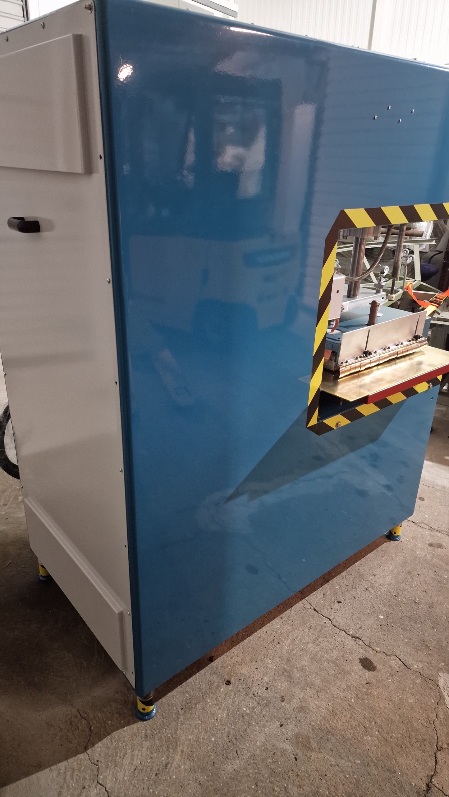 Radio frequency welder press 10 Kw. Maquina de alta frequencia10 Kw.