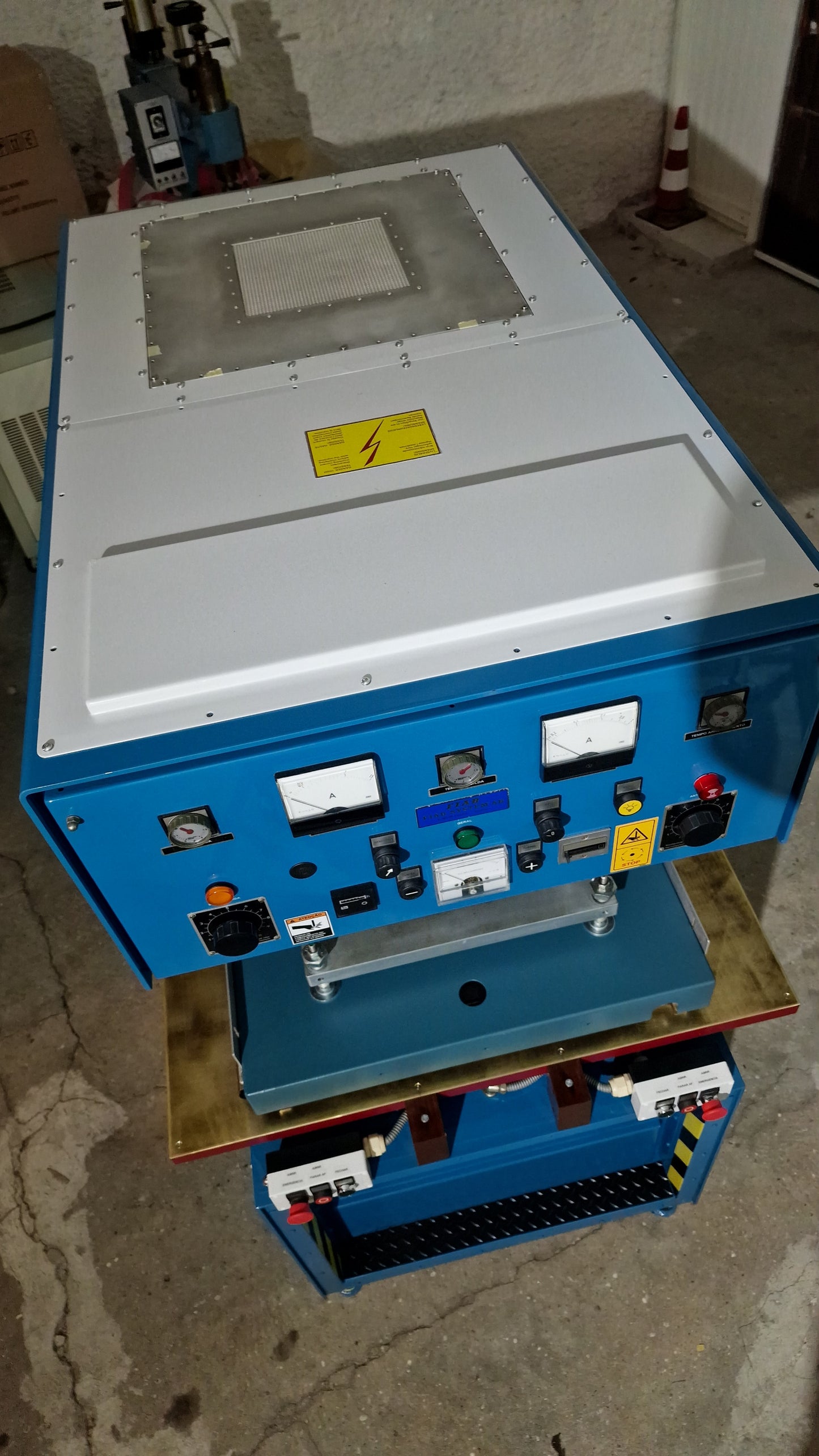 Radio frequency welder press 10 Kw. Maquina de alta frequencia10 Kw.