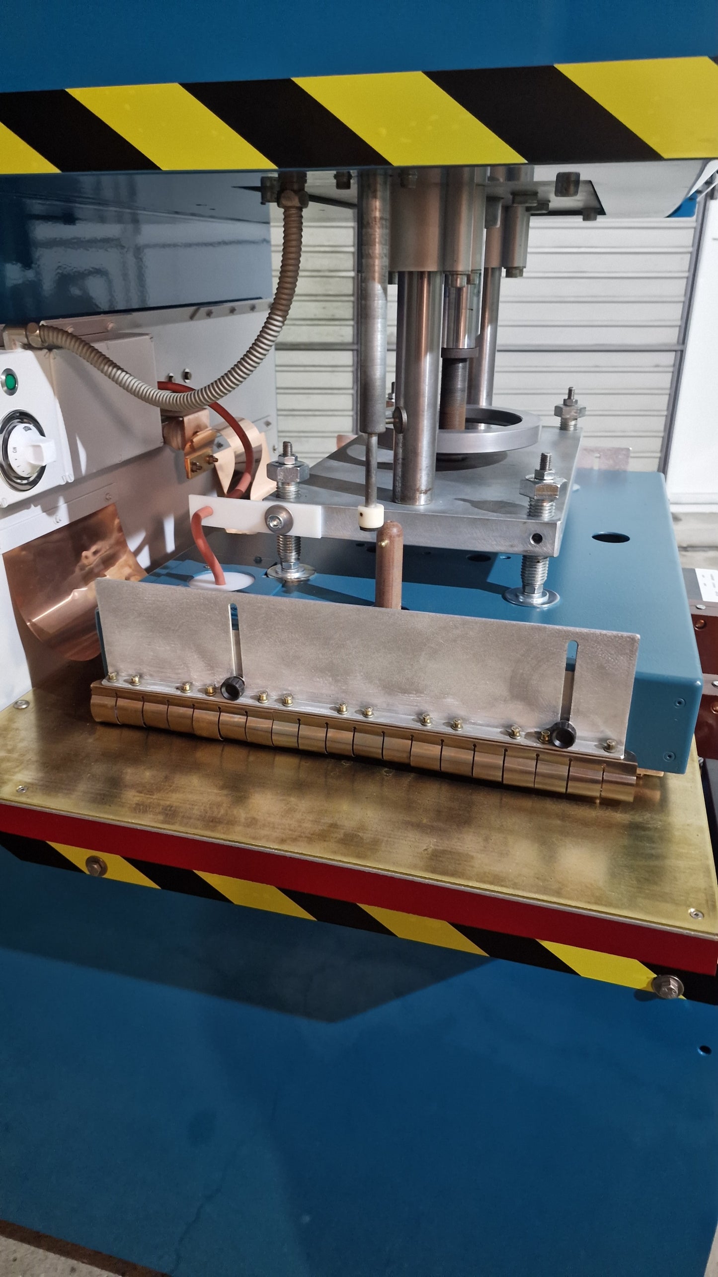Radio frequency welder press 10 Kw. Maquina de alta frequencia10 Kw.